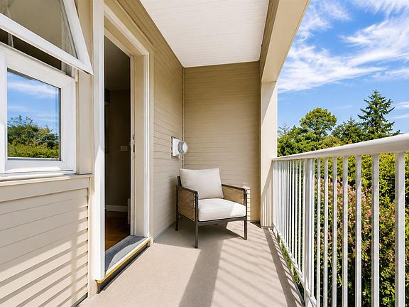 5th image of 3010 Washington Ave #307