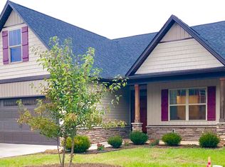 17 Onteora Oaks Dr, Asheville, NC 28803