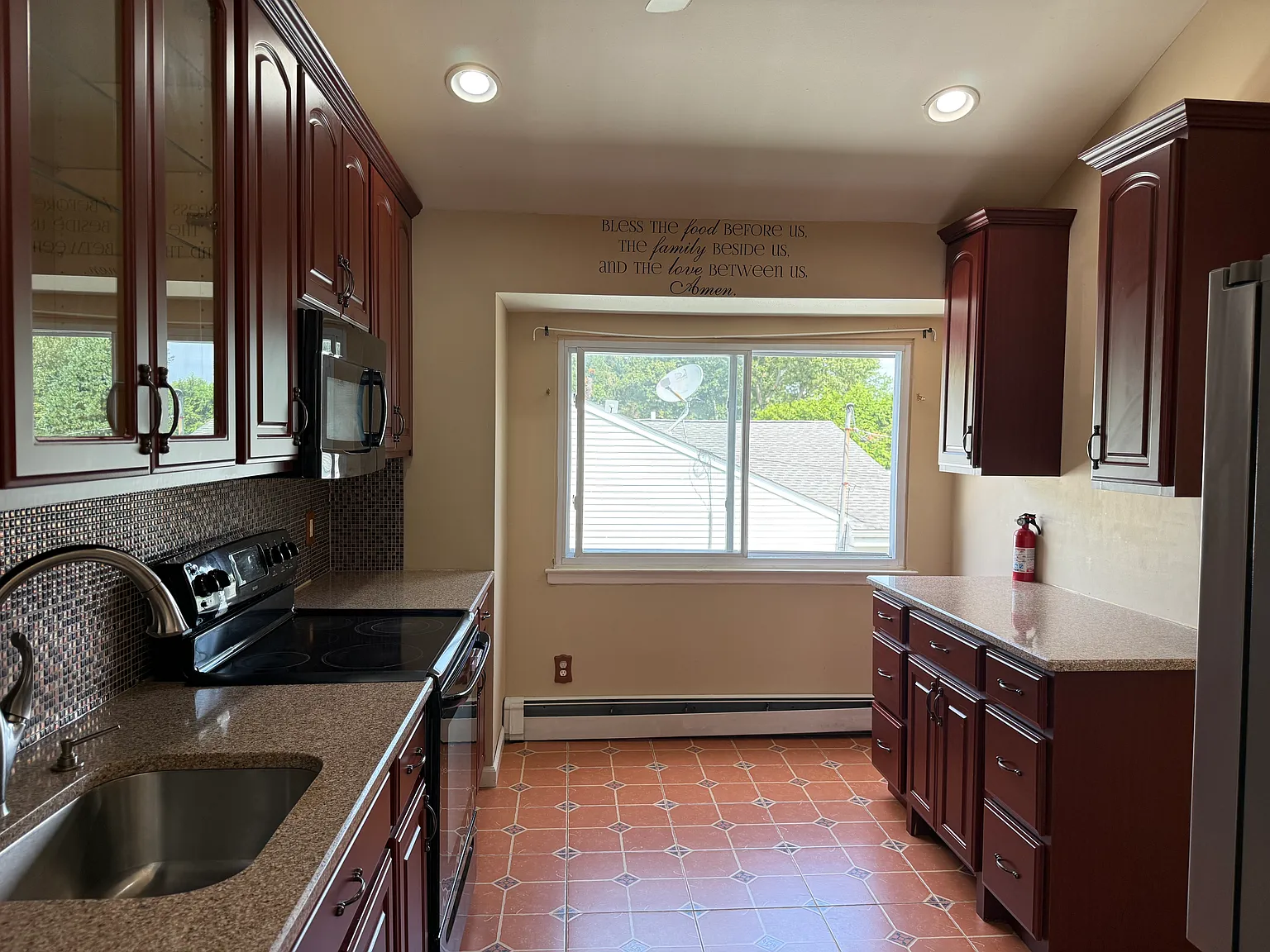 5 bed, $2,750 — Photo 2
