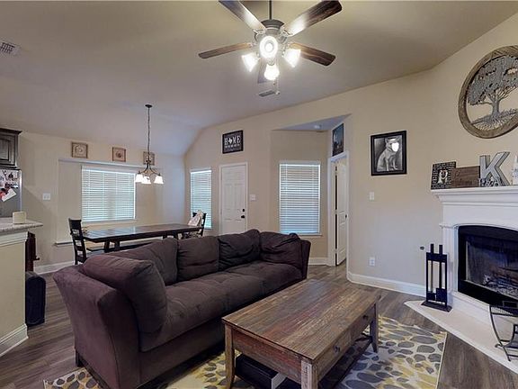 3rd image of 290 Blackhaw Dr
