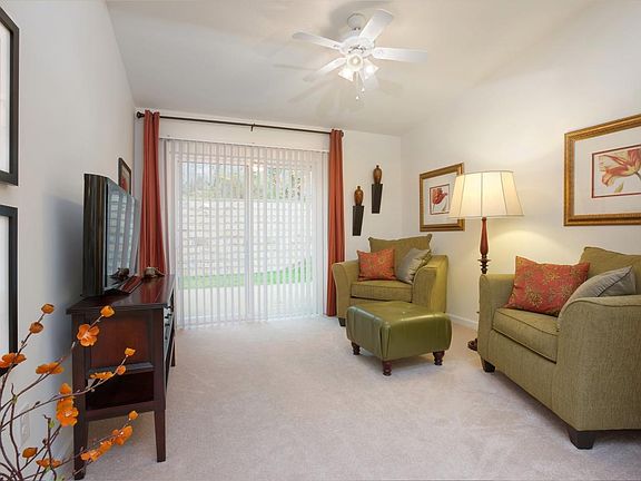 Open layout with flexible den space