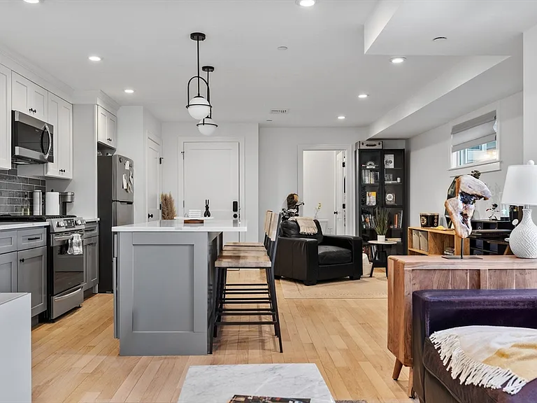 223 Saratoga St #202 — Photo 12