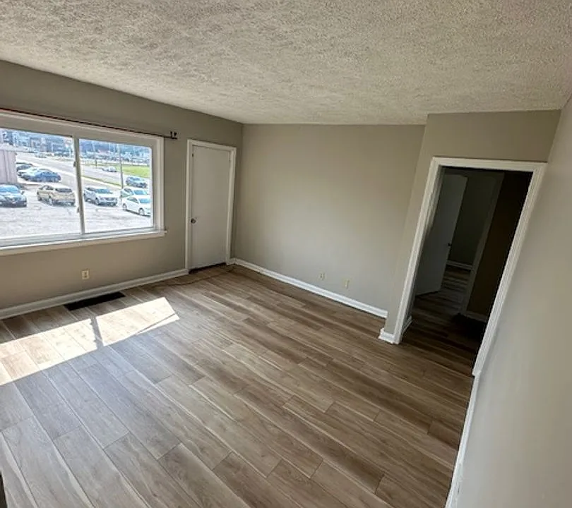 1171 W Main St