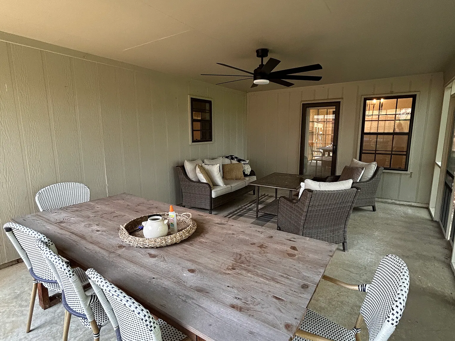 4 bed, 2400 sqft, $2,950 — Photo 4