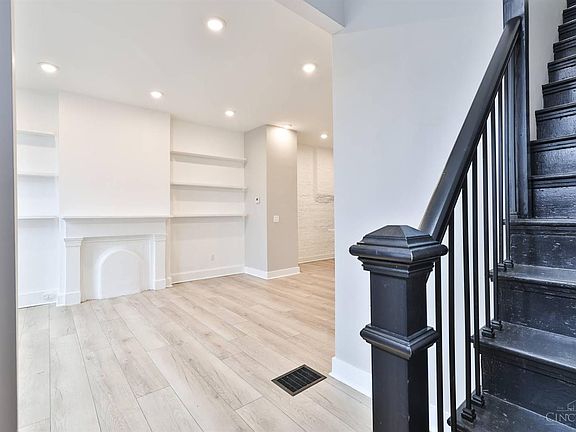 4th image of 914 Livingston St