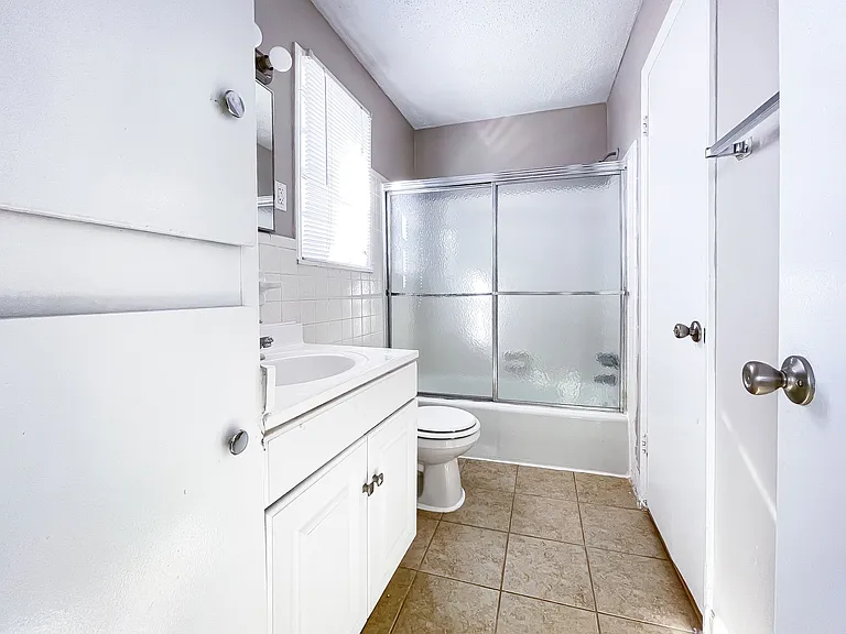 Charlotte NC Apartments For Rent | Arcadian Village | Bathroom View 2