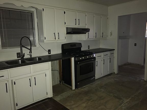 4th image of 207 Oak St