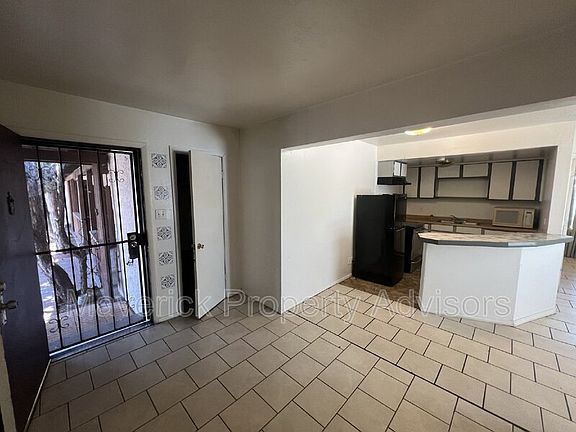5th image of 117 40th St NW APT 8