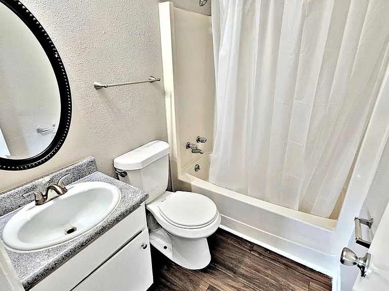 Avalon Cove Townhomes — Photo 21