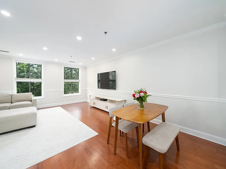812 Grand St #314 — Photo 6