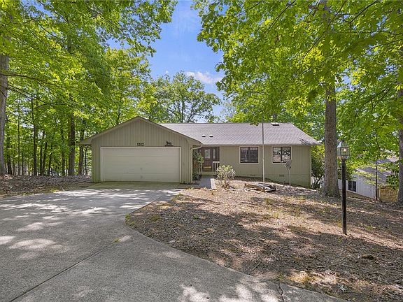 3rd image of 1312 S Arrowhead Dr