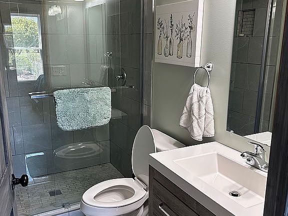 4th image of 632 Circle Dr
