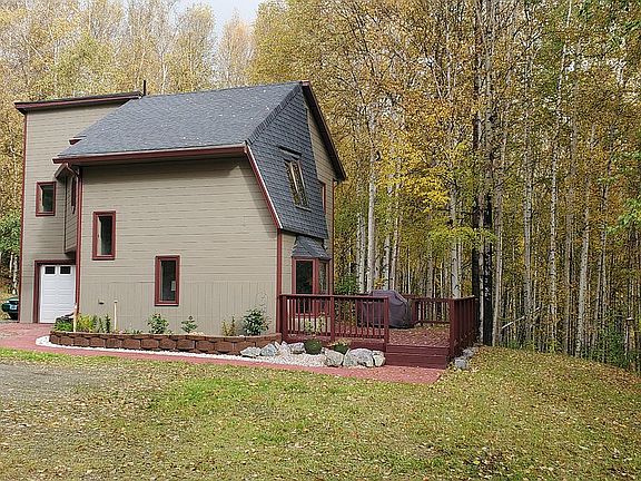 3rd image of 1100 Woodview Dr