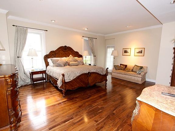3rd image of 1244 N Stone St Fl 8