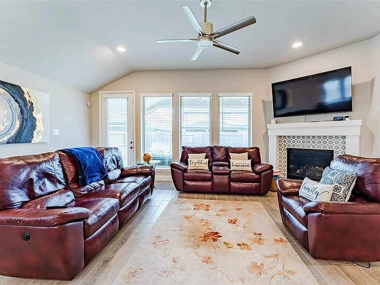 20430 Avelignese Way — Photo 10