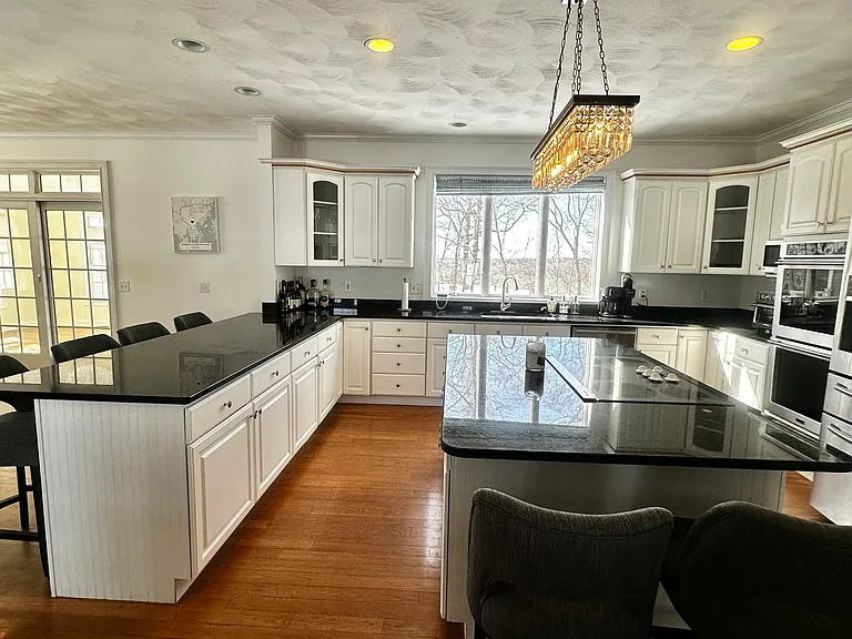 9 Leeward Ln — Photo 3