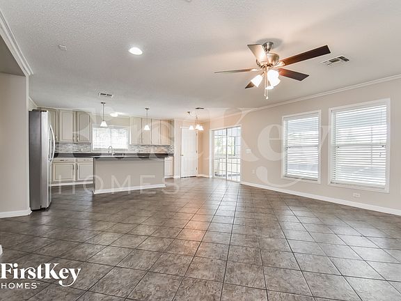 4th image of 458 Rona Ln