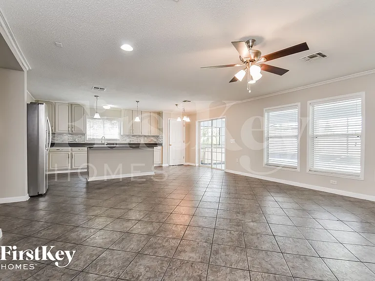 458 Rona Ln — Photo 4