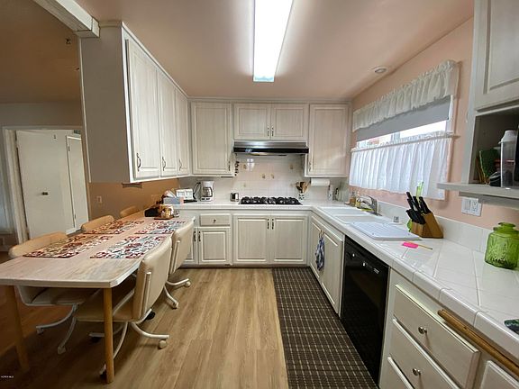 5th image of 24361 Vanowen St