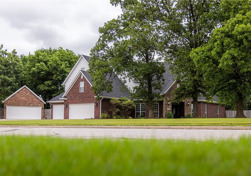 1st image of 2104 Caribou Ln