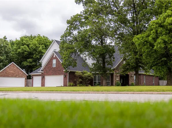 2104 Caribou Ln, Springdale, AR 72762