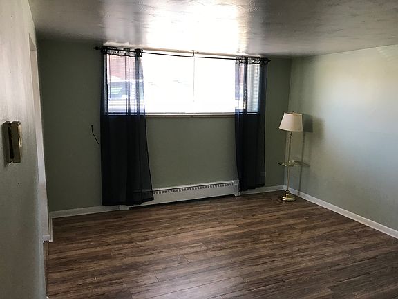 5th image of 2081 S Lincoln St
