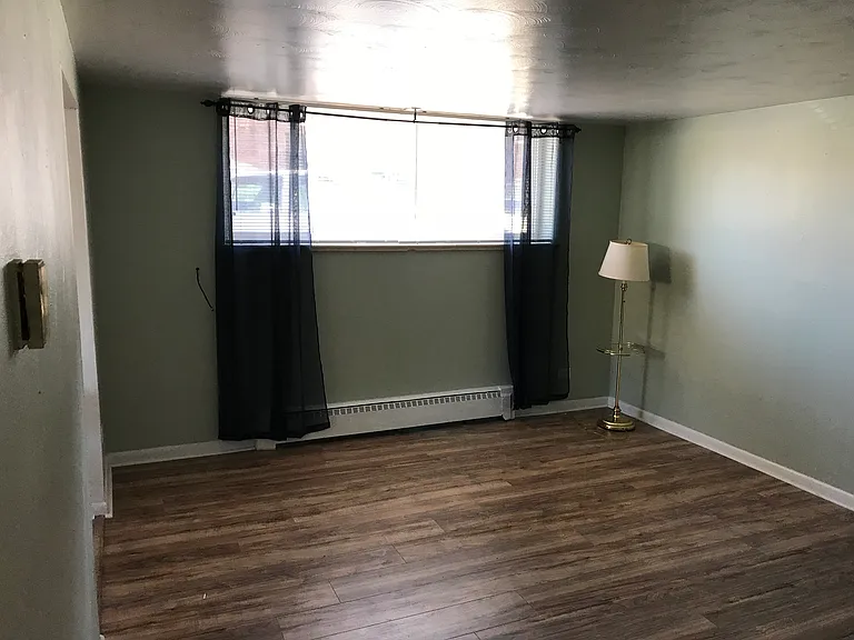 2081 S Lincoln St — Photo 5
