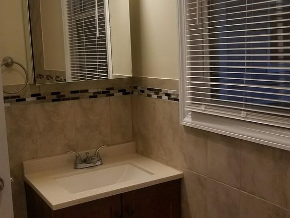 4th image of 8 Samuel St #1