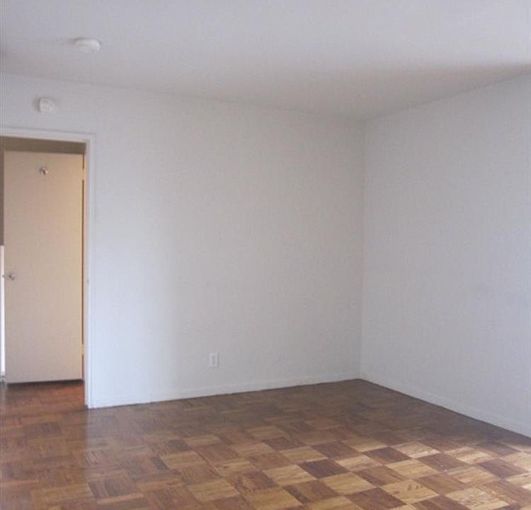 2nd image of 160 E 84th St APT 16A