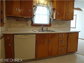4th image of 348 Glendola Ave