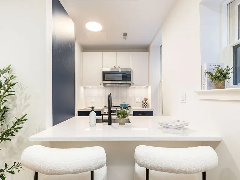 Carriage House — Photo 17