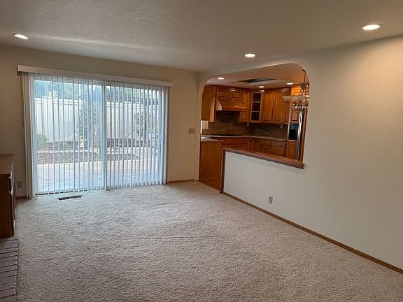 5th image of 1258 Albion Ln