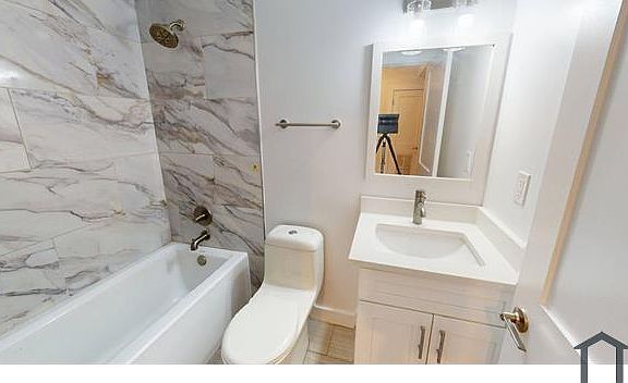 5th image of 201 Kennedy St NW Unit 1