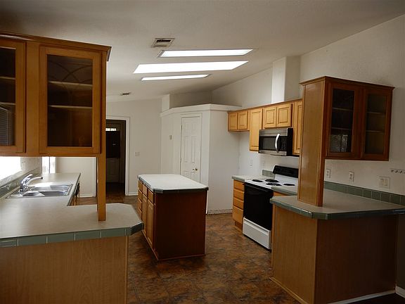 4th image of 1400 12th St
