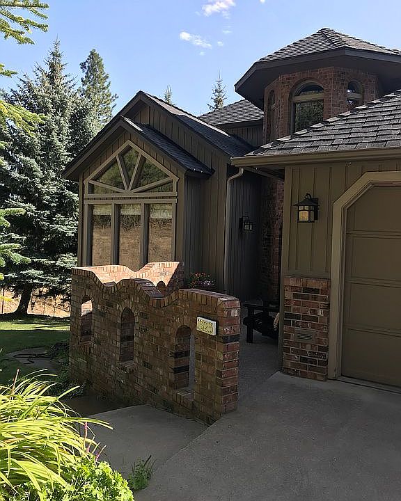 2nd image of 1323 E Sara Ln
