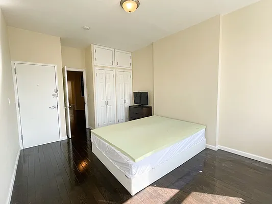 Rented by Corcoran | media 12