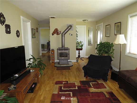 3rd image of 220 Arcadia Avenue