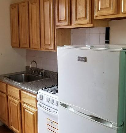 4th image of 530 Parkside Ave APT 4A