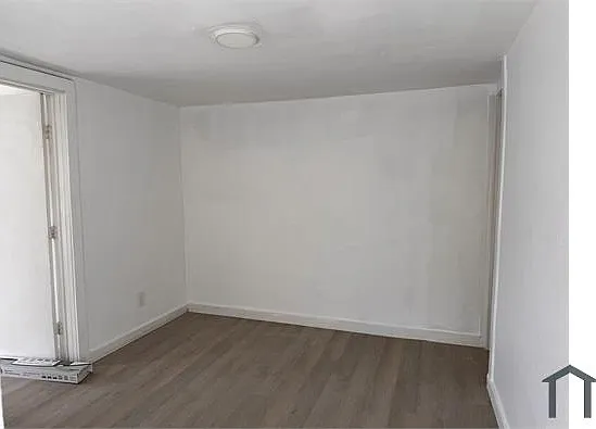 1 bed, 375 sqft, $1,050 — Photo 2