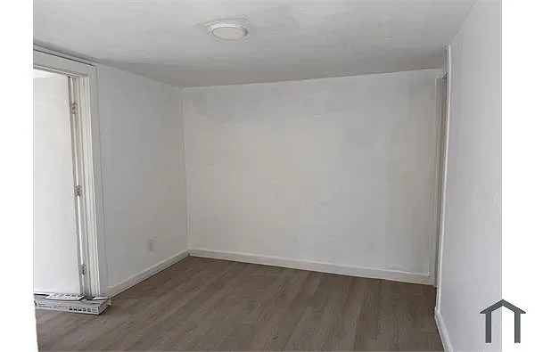 Building Photo - 1730 W Poplar St #3