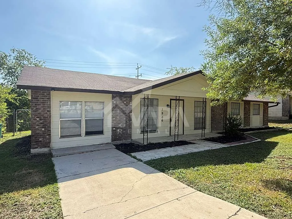 4 bed, 1475 sqft, $2,200 — Photo 2