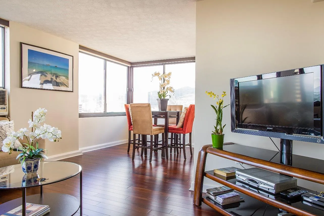 343 Hobron Ln — Photo 4
