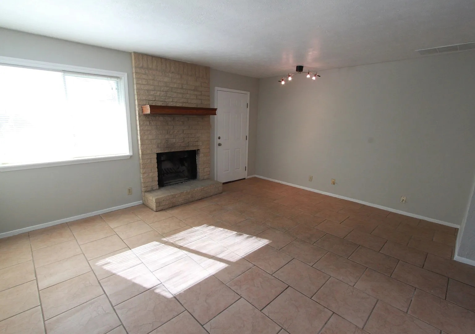 Exquisite 2-Bedroom, 1.5-Bath 2-Story Hudson Bend Townhome — Photo 1