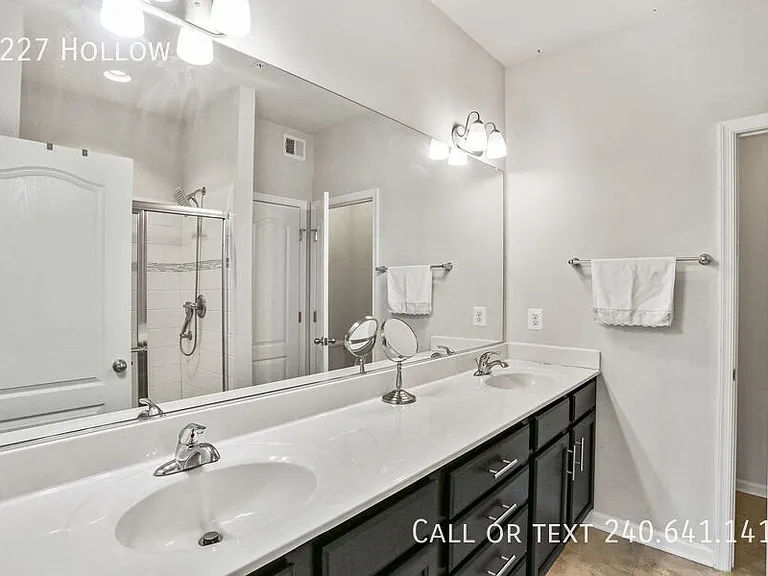 8227 Hollow Ct — Photo 23