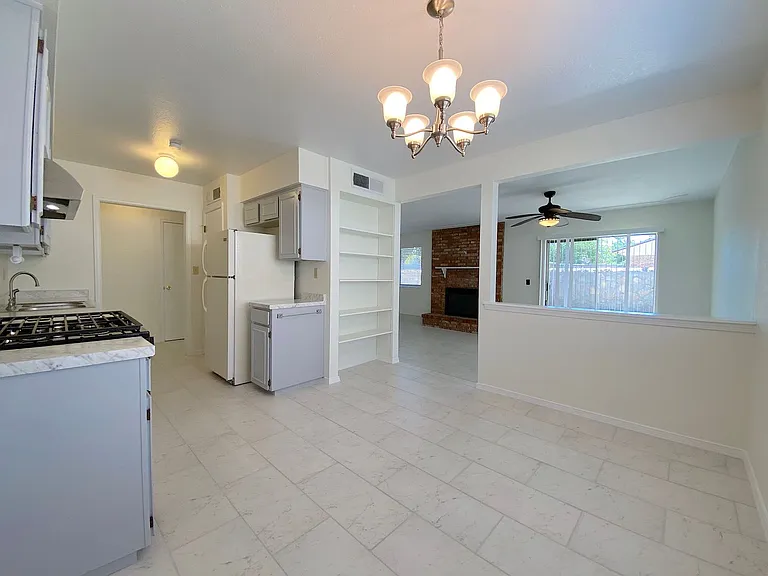5012 Salem Dr — Photo 9