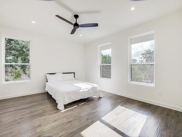 3423 N Winnetka Ave — Photo 10