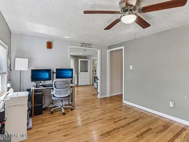 36 Browning Ave — Photo 7