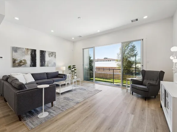 5628 Camino Encantado Dr, Houston, TX 77091