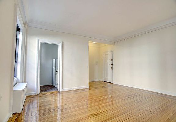 2nd image of 504 Cathedral Pkwy #4D