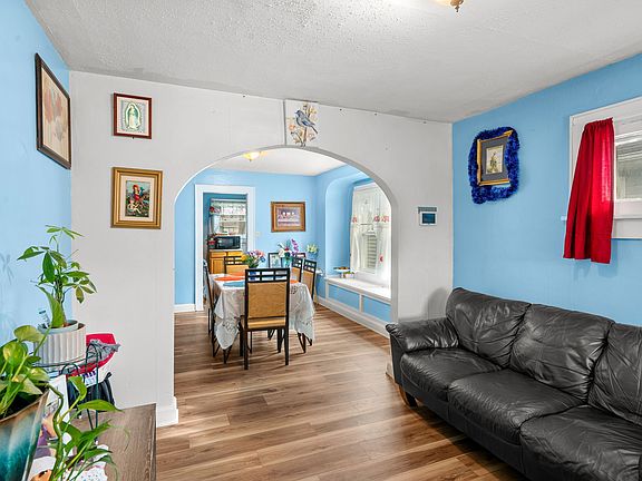 4th image of 121 S Traub Ave